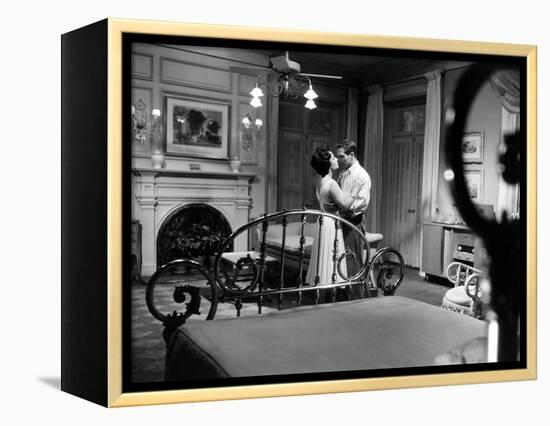 CAT ON A HOT TIN ROOF, 1958 directed by RICHARD BROOKS Elizabeth Taylor and Paul Newman (b/w photo)-null-Framed Stretched Canvas