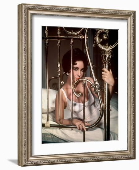 CAT ON A HOT TIN ROOF, 1958 directed by RICHARD BROOKS Elizabeth Taylor (photo)-null-Framed Photo