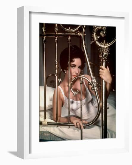 CAT ON A HOT TIN ROOF, 1958 directed by RICHARD BROOKS Elizabeth Taylor (photo)-null-Framed Photo