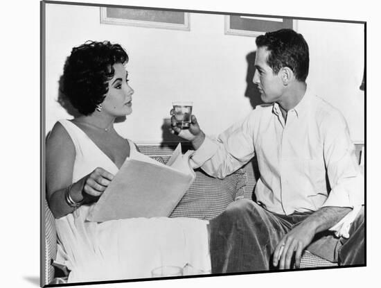 CAT ON A HOT TIN ROOF, 1958 directed by RICHARD BROOKS On the set, Elizabeth Taylor and Paul Newman-null-Mounted Photo
