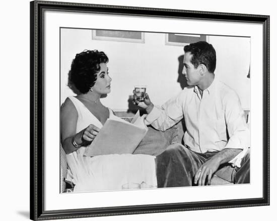 CAT ON A HOT TIN ROOF, 1958 directed by RICHARD BROOKS On the set, Elizabeth Taylor and Paul Newman-null-Framed Photo