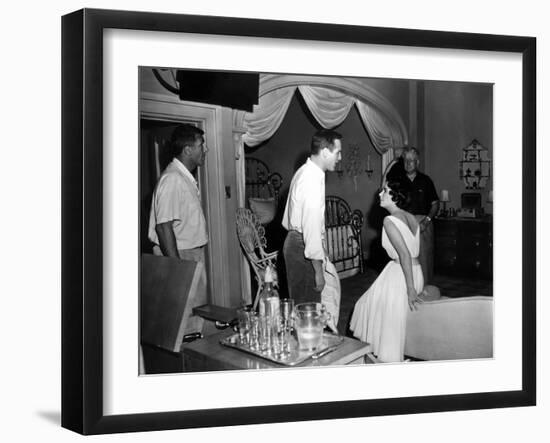 CAT ON A HOT TIN ROOF, 1958 directed by RICHARD BROOKS On the set, Richard Brooks (left) Paul Newma-null-Framed Photo