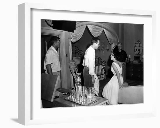 CAT ON A HOT TIN ROOF, 1958 directed by RICHARD BROOKS On the set, Richard Brooks (left) Paul Newma-null-Framed Photo