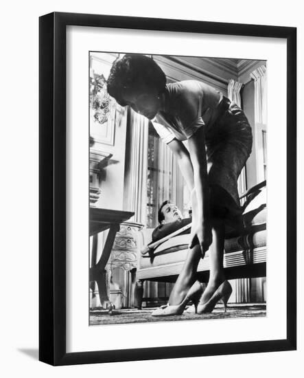 Cat on a Hot Tin Roof, Paul Newman, Elizabeth Taylor, 1958-null-Framed Premium Photographic Print