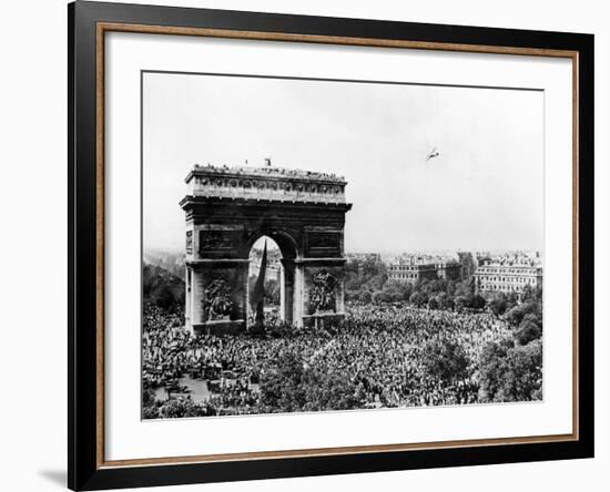 Celebrating the Liberation of Paris, 26 August 1944-null-Framed Photographic Print
