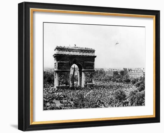 Celebrating the Liberation of Paris, 26 August 1944-null-Framed Photographic Print