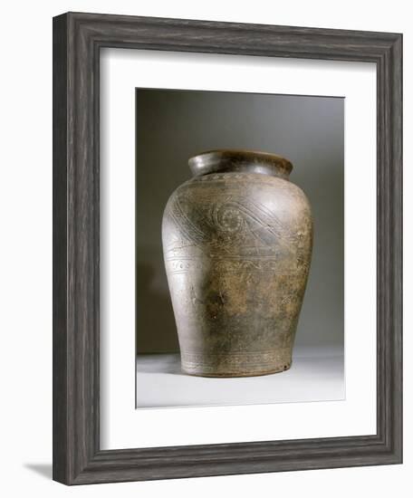 Celtic ceramic cremation urn-Werner Forman-Framed Photographic Print