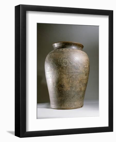 Celtic ceramic cremation urn-Werner Forman-Framed Photographic Print