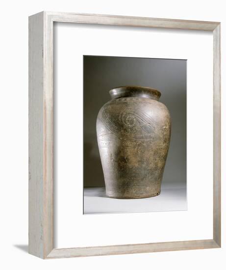 Celtic ceramic cremation urn-Werner Forman-Framed Photographic Print