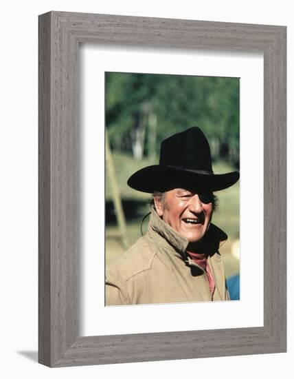 Cent Dollars pour un Sherif TRUE GRIT by Henry Athaway with John Wayne, 1969 (photo)-null-Framed Photo