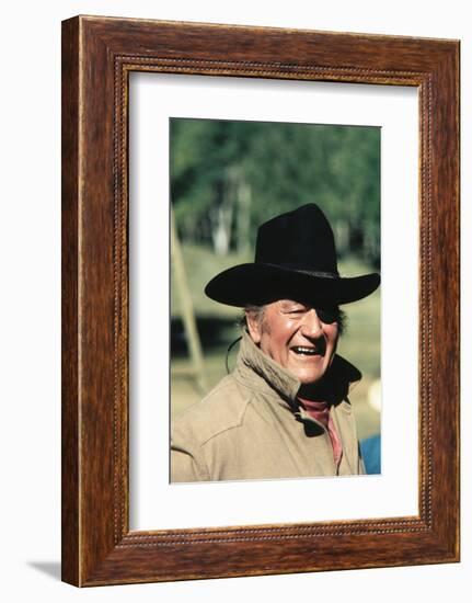 Cent Dollars pour un Sherif TRUE GRIT by Henry Athaway with John Wayne, 1969 (photo)-null-Framed Photo