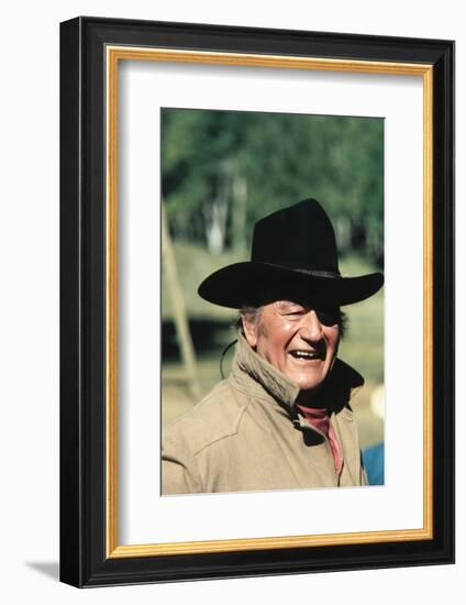 Cent Dollars pour un Sherif TRUE GRIT by Henry Athaway with John Wayne, 1969 (photo)-null-Framed Photo