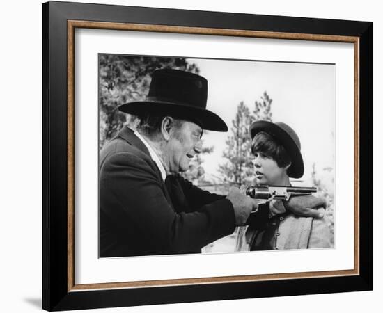 Cent Dollars pour un Sherif TRUE GRIT by Henry Athaway with John Wayne and Kim Darby, 1969 (b/w pho-null-Framed Photo