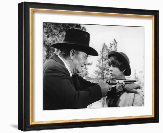 Cent Dollars pour un Sherif TRUE GRIT by Henry Athaway with John Wayne and Kim Darby, 1969 (b/w pho-null-Framed Photo