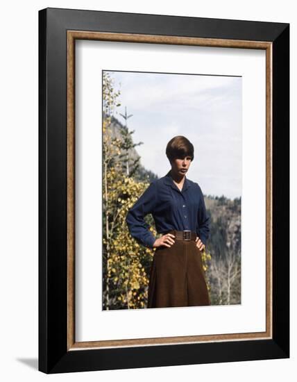 Cent Dollars pour un Sherif TRUE GRIT by Henry Athaway with Kim Darby, 1969 (photo)-null-Framed Photo