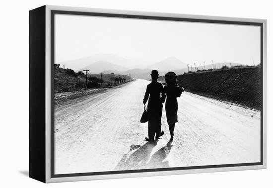 Chaplin: Modern Times, 1936-null-Framed Premier Image Canvas