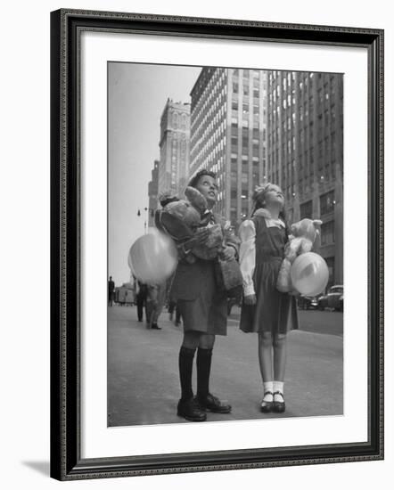 Charles Karo and Irene Guttman Sightseeing in New York-Martha Holmes-Framed Photographic Print