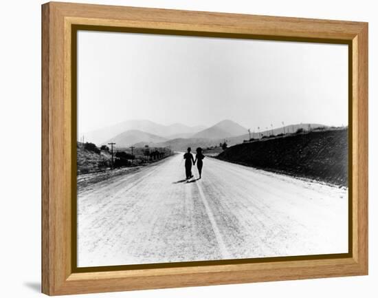 Charlie Chaplin, Paulette Goddard. "The Masses" 1936, "Modern Times" Directed by Charles Chaplin-null-Framed Premier Image Canvas