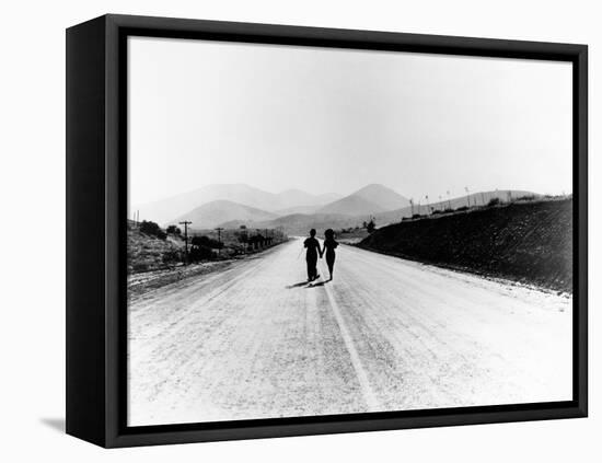 Charlie Chaplin, Paulette Goddard. "The Masses" 1936, "Modern Times" Directed by Charles Chaplin-null-Framed Premier Image Canvas