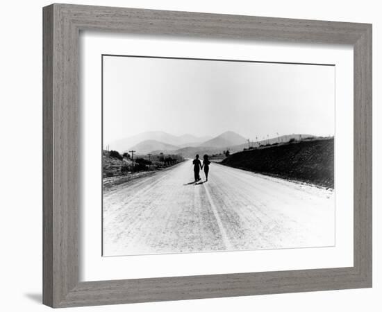 Charlie Chaplin, Paulette Goddard. "The Masses" 1936, "Modern Times" Directed by Charles Chaplin-null-Framed Photographic Print