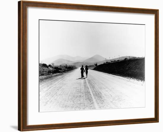 Charlie Chaplin, Paulette Goddard. "The Masses" 1936, "Modern Times" Directed by Charles Chaplin-null-Framed Photographic Print