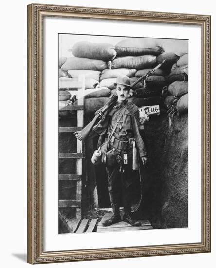 Charlie Chaplin, Shoulder Arms, 1918-null-Framed Photographic Print