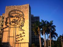 Sculpture of Che Guevara in the Plaza De La Revolucion, Havana, Cuba-Charlotte Hindle-Framed Photographic Print