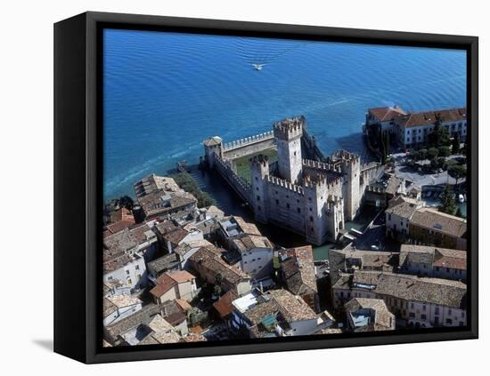 Château des Scaglieri, à Sirmione-null-Framed Premier Image Canvas