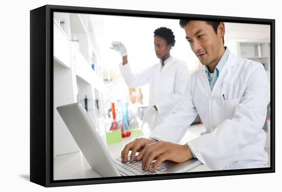 Chemists-Science Photo Library-Framed Premier Image Canvas