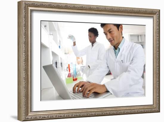 Chemists-Science Photo Library-Framed Photographic Print