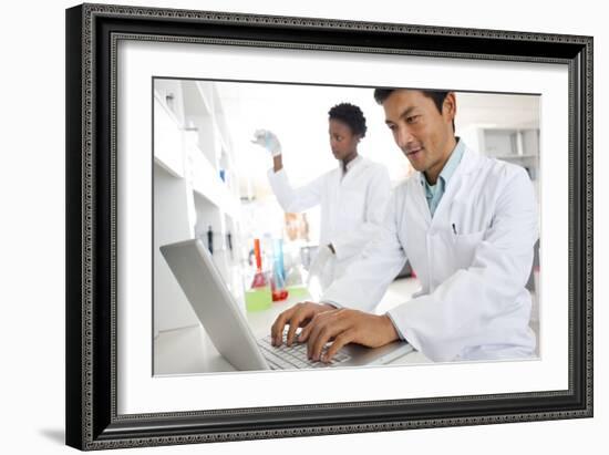 Chemists-Science Photo Library-Framed Photographic Print