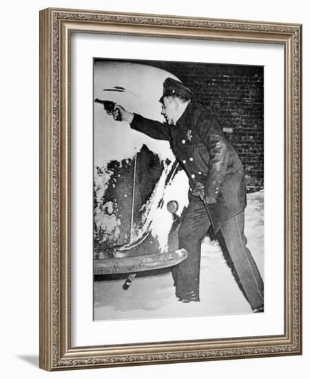 Chicago Policeman Arthur Olson, in a Shoot Out with Bank Robbers, 1st February 1947 (B/W Photo)-American Photographer-Framed Giclee Print