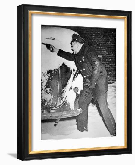 Chicago Policeman Arthur Olson, in a Shoot Out with Bank Robbers, 1st February 1947 (B/W Photo)-American Photographer-Framed Giclee Print