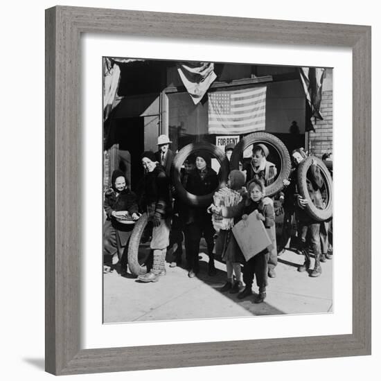 Children Bringing Scrap to the Block Office of Civilian Defense Headquarters. Chicago Nov, 1943-null-Framed Photo