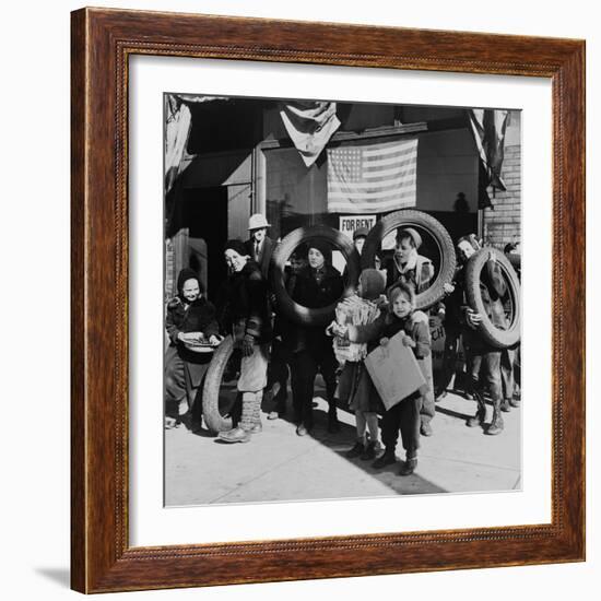 Children Bringing Scrap to the Block Office of Civilian Defense Headquarters. Chicago Nov, 1943-null-Framed Photo