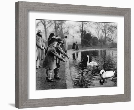 Children Feeding the Swans on the Serpentine, London, 1926-1927-null-Framed Giclee Print