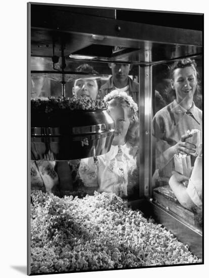 Children Watching a Popcorn Working-J^ R^ Eyerman-Mounted Photographic Print