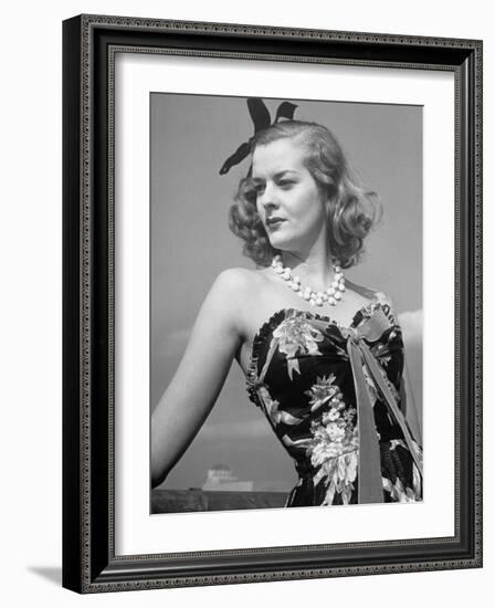 Chintz Used for an Evening Dress, a New Use for This Material-Alfred Eisenstaedt-Framed Photographic Print