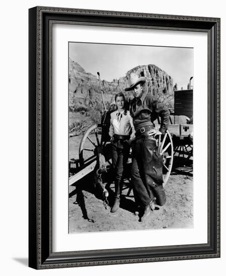 Ciel rouge BLOOD ON THE MOON by Robert Wise with Robert Mitchum and Barbara Bel Geddes, 1948 (b/w p-null-Framed Photo