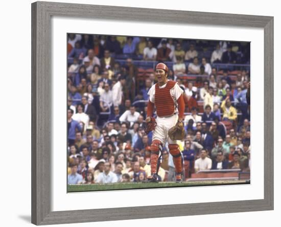 Cincinnati Redlegs' Catcher Johnny Bench in Action Alone-John Dominis-Framed Premium Photographic Print