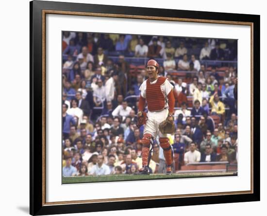 Cincinnati Redlegs' Catcher Johnny Bench in Action Alone-John Dominis-Framed Premium Photographic Print