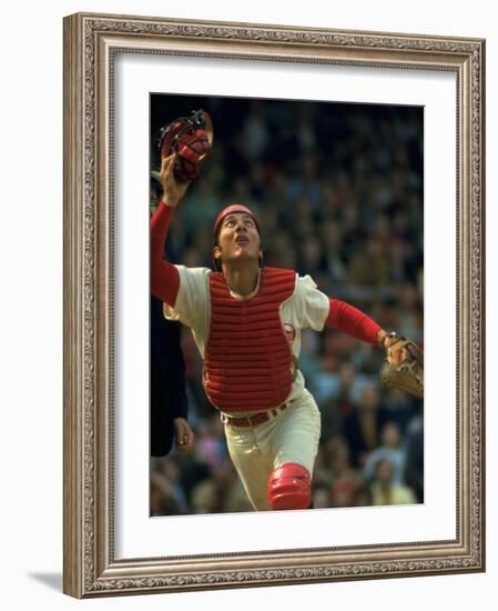 Cincinnati Reds Catcher Johnny Bench Catching Pop Fly During Game Against San Francisco Giants-John Dominis-Framed Premium Photographic Print