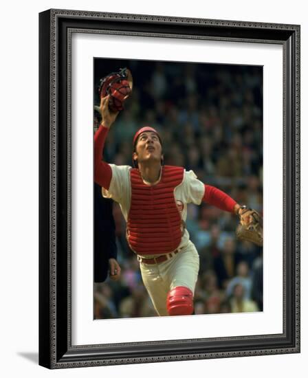 Cincinnati Reds Catcher Johnny Bench Catching Pop Fly During Game Against San Francisco Giants-John Dominis-Framed Premium Photographic Print