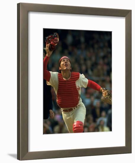 Cincinnati Reds Catcher Johnny Bench Catching Pop Fly During Game Against San Francisco Giants-John Dominis-Framed Premium Photographic Print