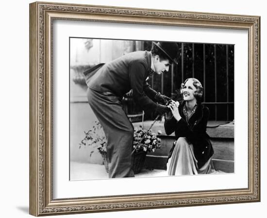 City Lights, Charlie Chaplin, Virginia Cherrill, 1931-null-Framed Photo