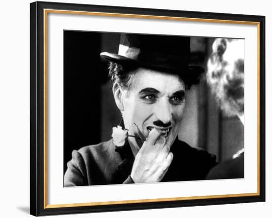 City Lights, Charlie Chaplin, Virginia Cherrill, 1931-null-Framed Photo