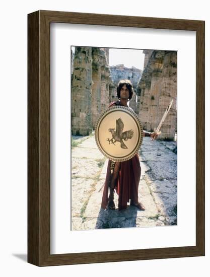 CLASH OF THE TITANS, 1981 directed by DESMOND DAVIS Harry Hamlin is Perseus (photo)-null-Framed Photo
