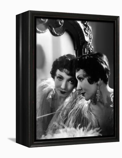 Claudette Colbert en, 1932 (photo)-null-Framed Stretched Canvas