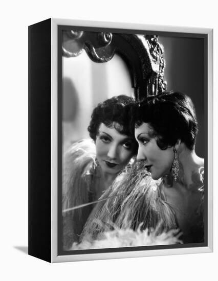 Claudette Colbert en, 1932 (photo)-null-Framed Stretched Canvas