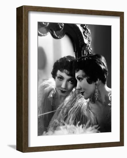 Claudette Colbert en, 1932 (photo)-null-Framed Photo